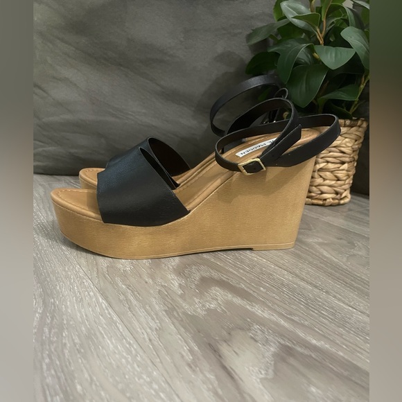 Steve Madden Welsh Platform Wedge - Picture 2 of 9